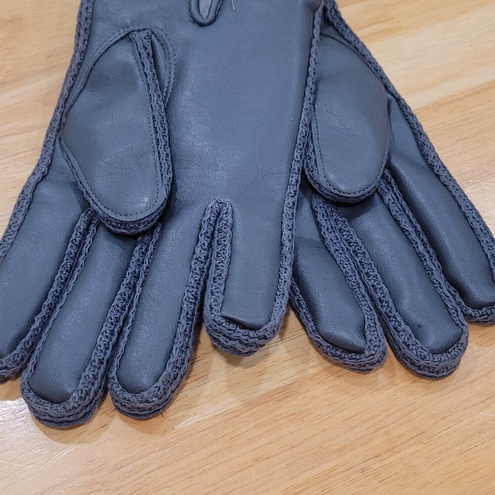 Gloves - Picture 2 of 5
